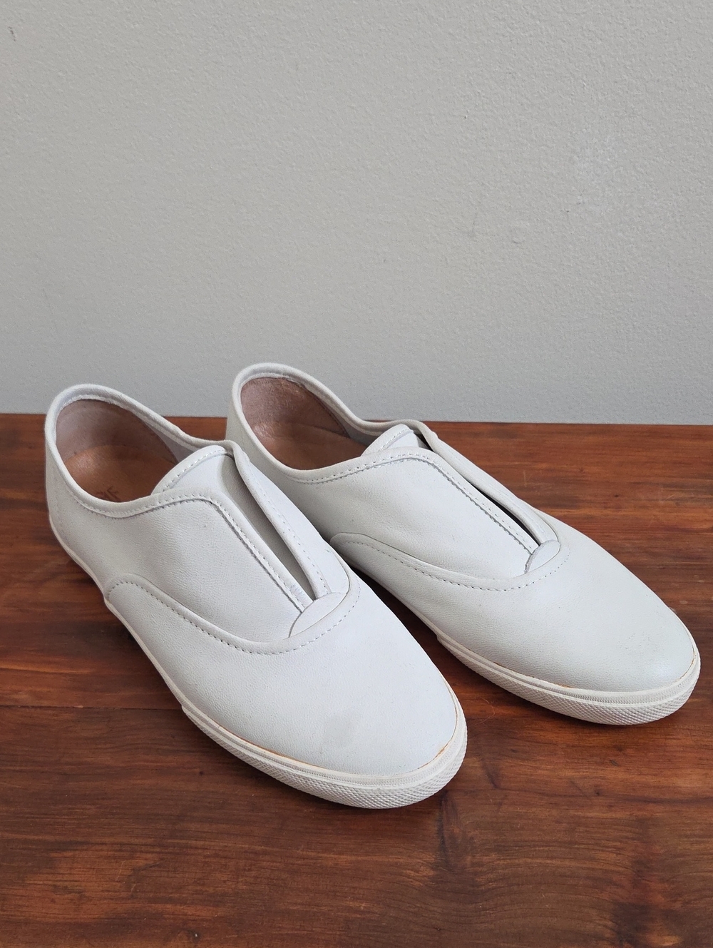 Frye Women's White Slip-On Casual Loafers